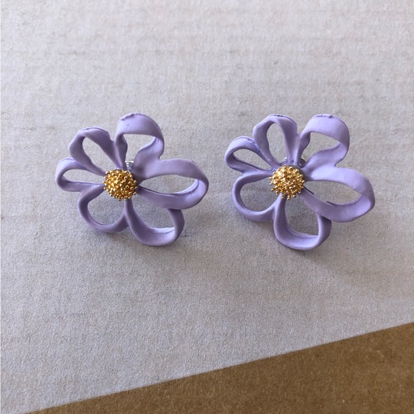Lavender Flower Stud Earrings - Picture 5 of 5